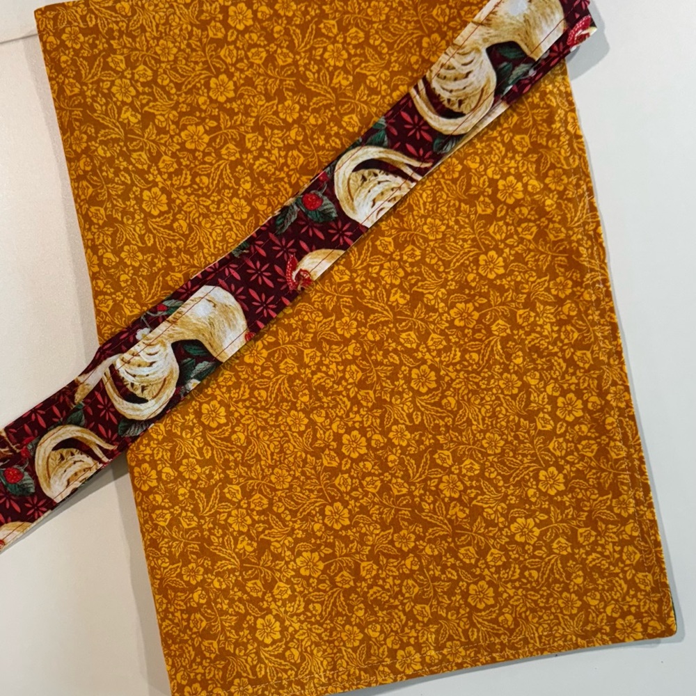 Hand Crafted Rooster Patterned Apron - Picture 4 of 8